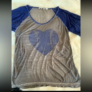 Threads4Thought Heart Baseball Tshirt Size M